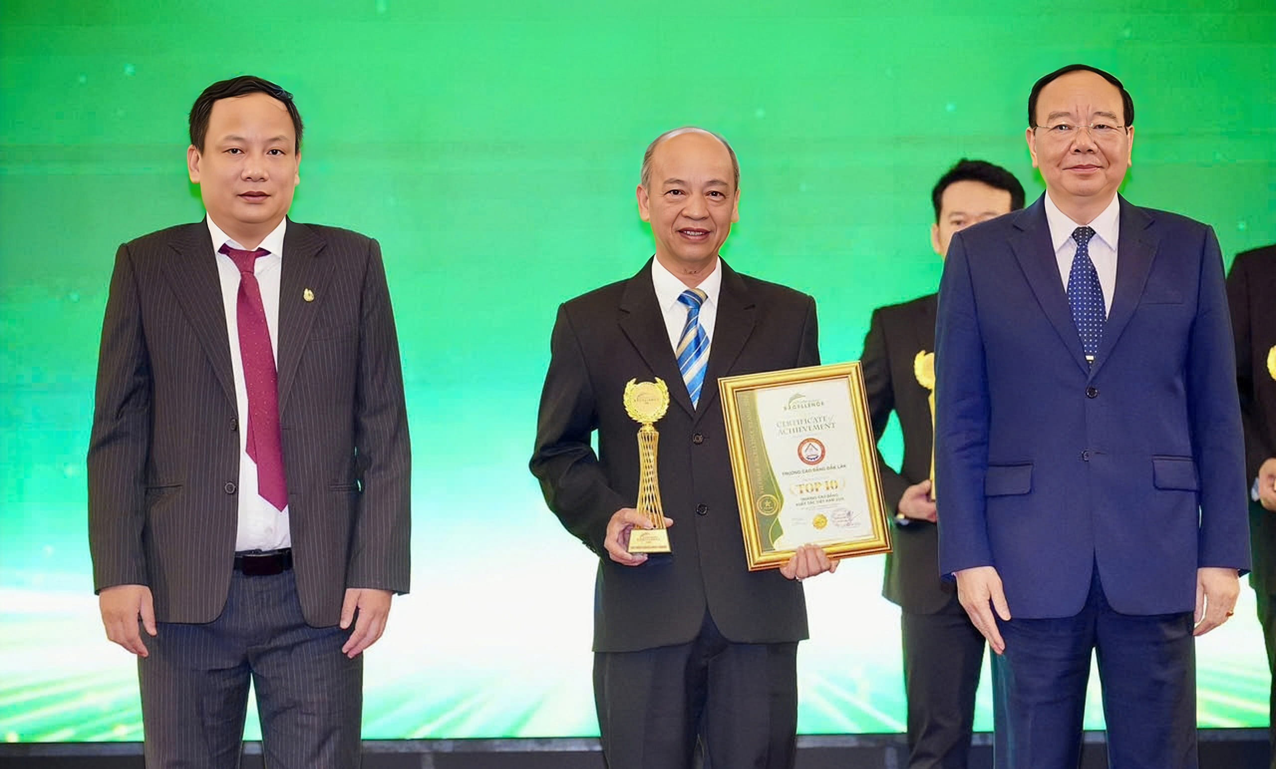 Trường Cao đẳng Đắk Lắk Tự Hào Đón Nhận Danh Hiệu “Thương Hiệu Xuất Sắc Việt Nam 2026”